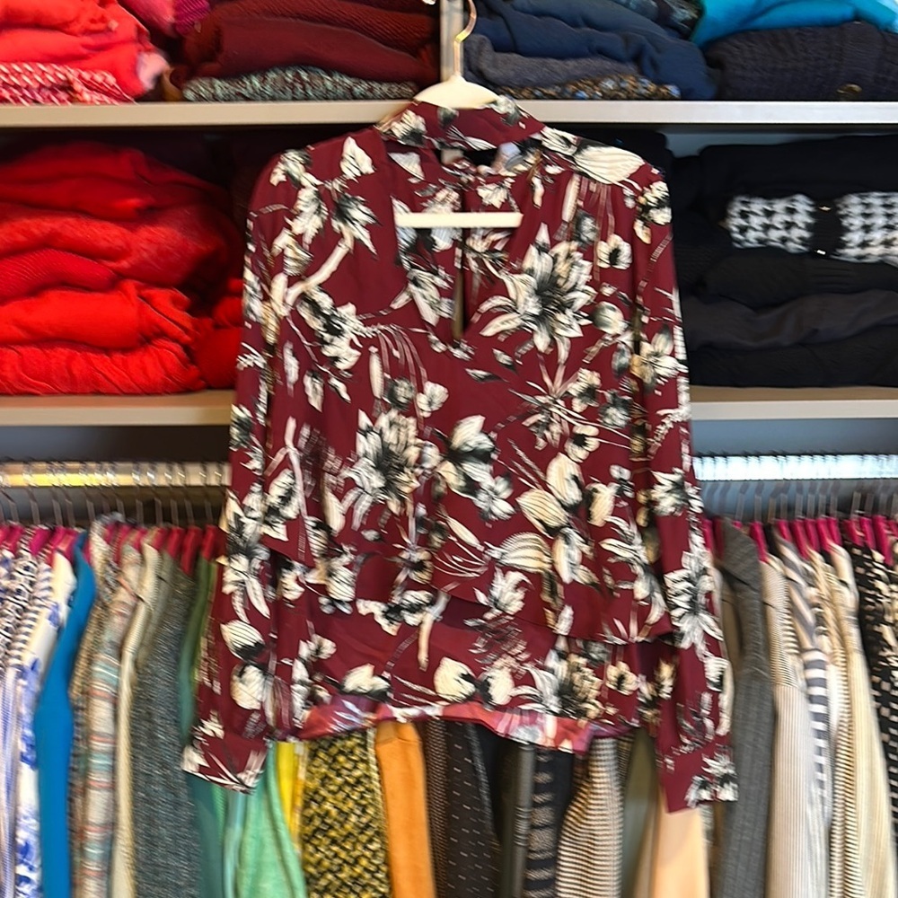 Parker maroon/white floral print front cut out long sleeve blouse size XS